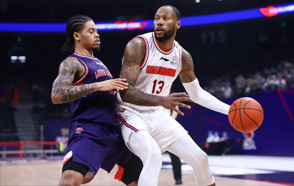 米兰体育-关于今夜AC米兰调整名单以备法国杯；复出首秀环节打磨；球迷炸锅；临场指挥获称赞的信息